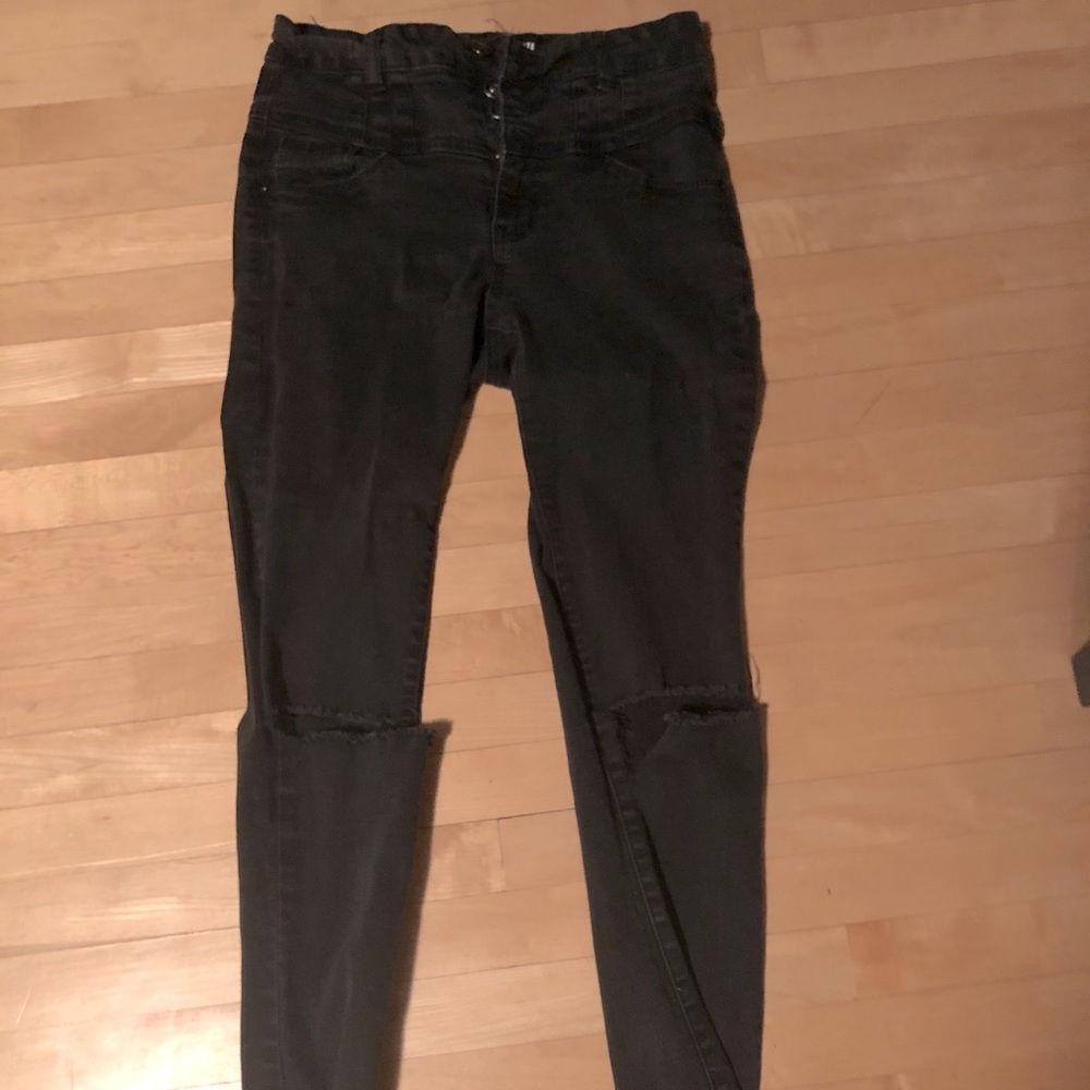 Ripped black high rise skinny jeans 🖤